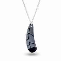 Huia_feather_pendant_black_small